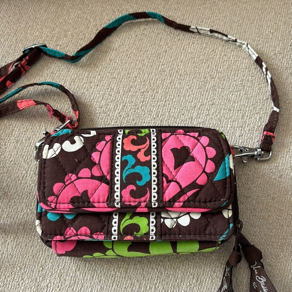 Vera Bradley wristlet
Good condition. Barely used.